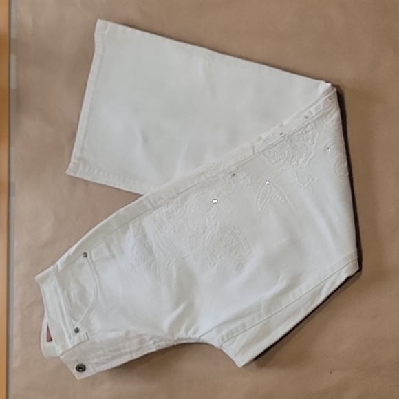 JEANSTAR Size 10P, White "Belle" Flared Leg Bootcut Jeans w/ Embroidery & Studs - Picture 1 of 15